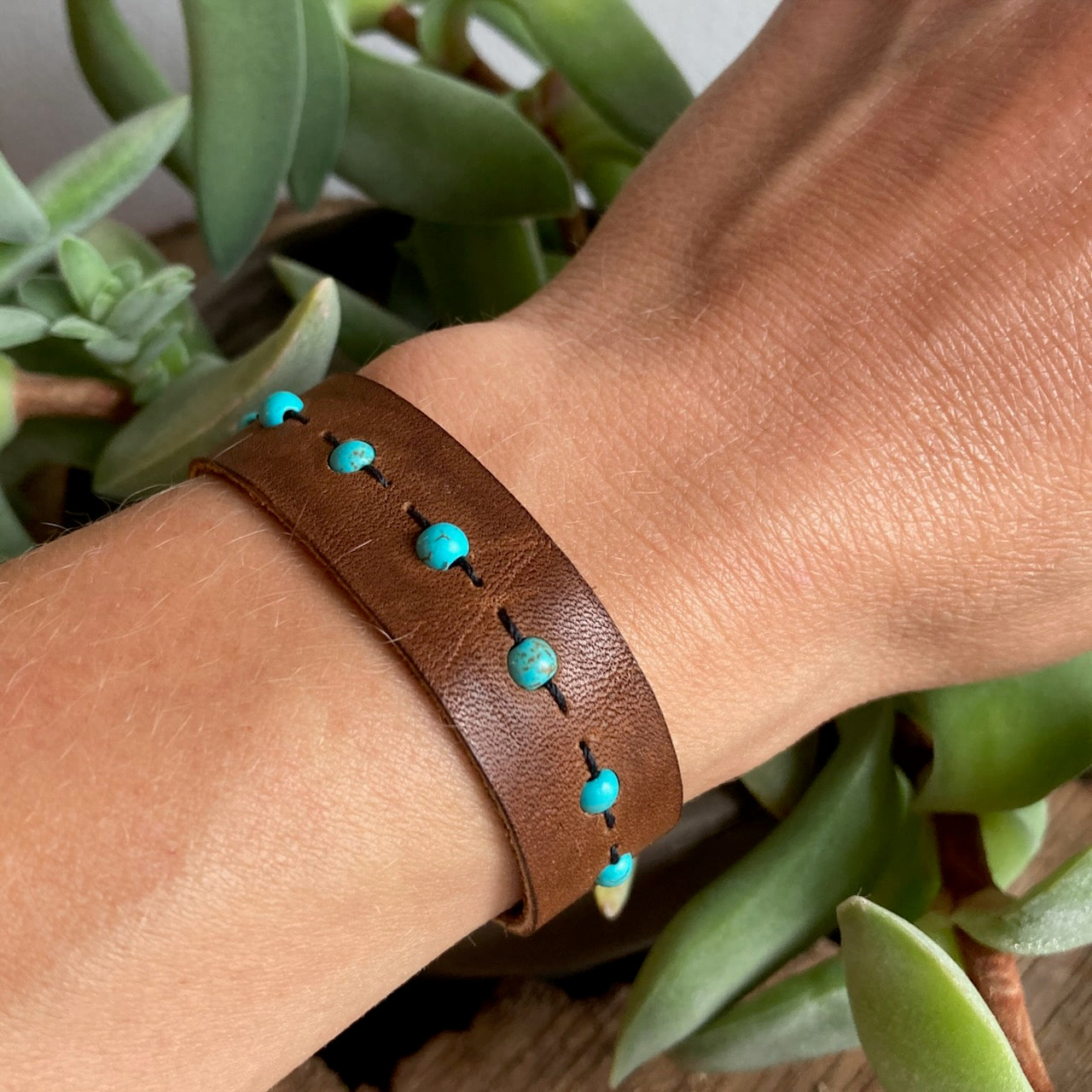 Isla · Bracelets en cuir et turquoise