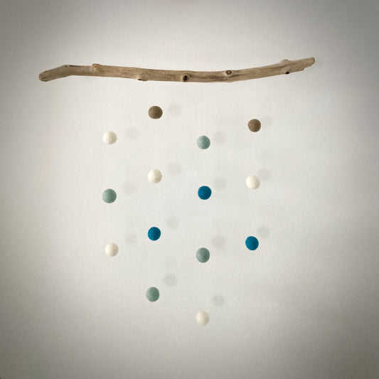 Mín · Décoration en bois flotté et laine feutrée