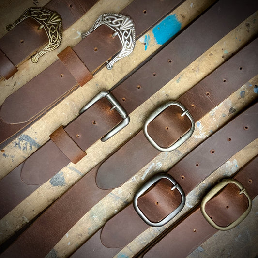 Barróg · Ceintures en cuir · Boucle à rouleau